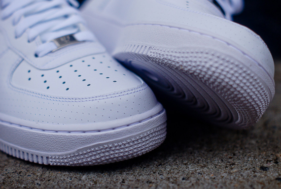 Nike Air Force 1 Low White Microperf 7