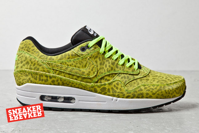 Nike Tall Club Svarta mjukisbyxor med ledig passform och mudd 1 Fb Yellow Leopard 2