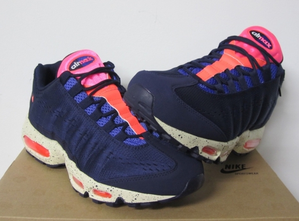 Nike Air Max 95 Em White Total Crimson Blackened Blue Beach 02