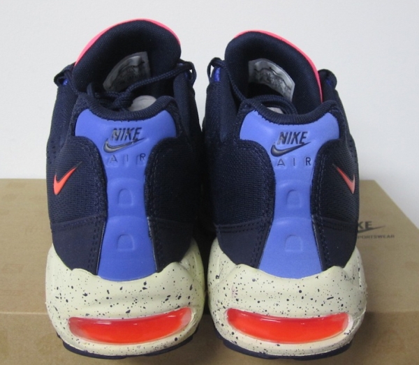 Nike Air Max 95 Em White Total Crimson Blackened Blue Beach 04