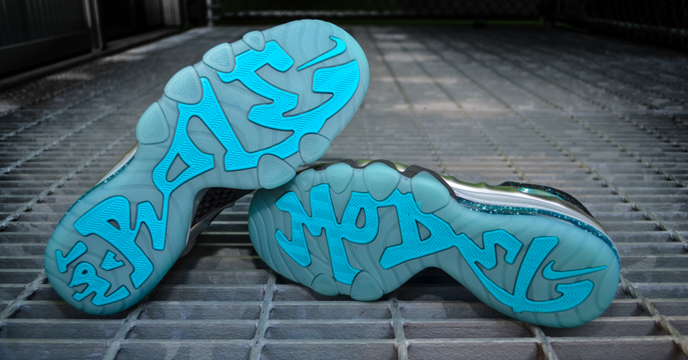 Nike Barkley Posite Max Metallic Silver Gamma Blue 01