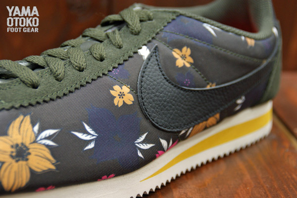 Nike Classic Cortez Nylon Aloha Pack Qs 12