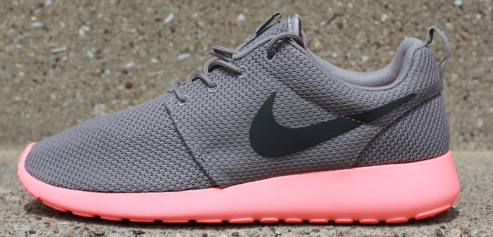 Nike Roshe Run Soft Grey Midnight Fog Total Crimson 3