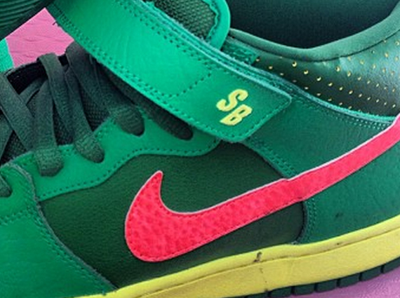 Nike SB Dunk Mid "Watermelon" - SneakerNews.com