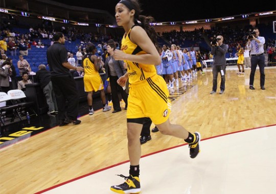 Skylar Diggins in Nike LeBron Soldier VII PE