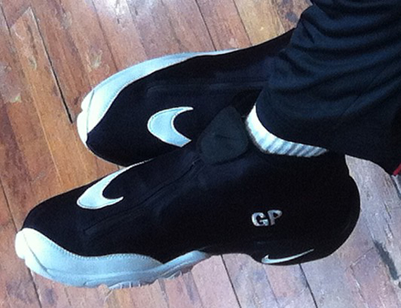 Gary Payton Shows Off His hot Nike Zoom Flight ’98 The Glove PE