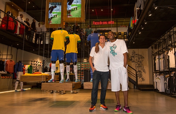 Kobe Bryant Visits Brazil 01