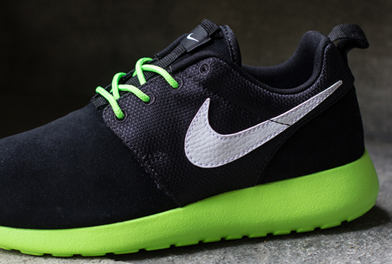 Nike Roshe Run Gs Black Neon 2