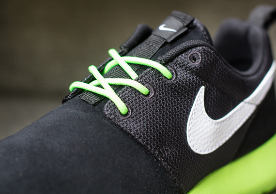Nike Roshe Run Gs Black Neon 3