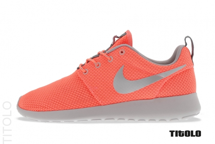 Nike Wmns Roshe Run Atomic Pink Silver 01