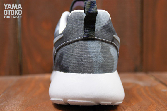 nike wmns roshe run black cool grey club pink 041