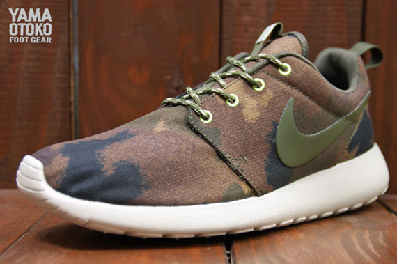 Nike WMNS Roshe Run Print Linen Cargo Khaki Mercury Grey Mortar SneakerNews