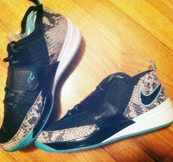 Nike Zoom Revis 1 Snakeskin 3