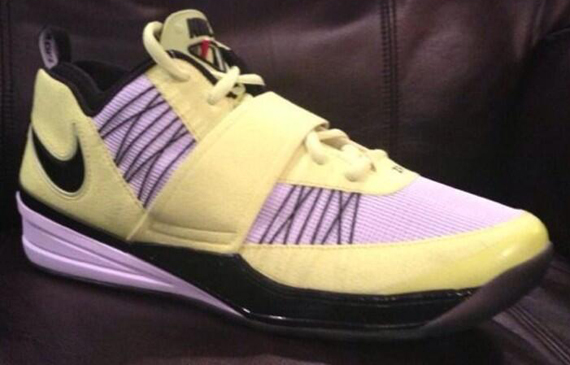 Nike Zoom Revis Tennis Ball 2