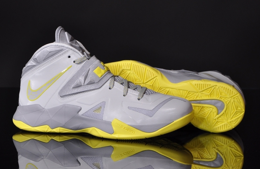 nike zoom soldier vii pure platinum green 03