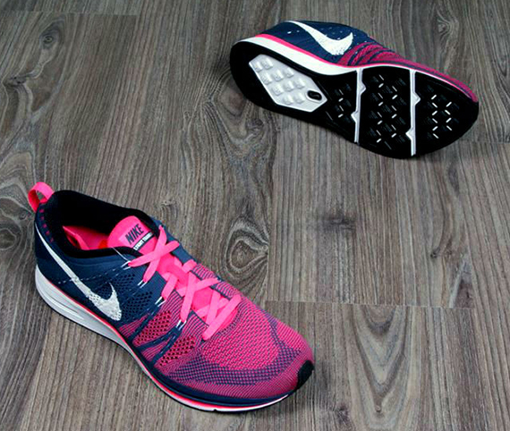Nike Flyknit Trainer Squadron Blue Pink Flash 2