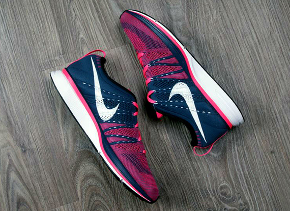 Nike Flyknit Trainer Squadron Blue Pink Flash 6