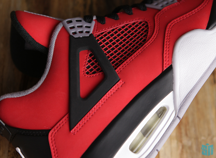 Jordan 4 toro hotsell bravo real vs fake