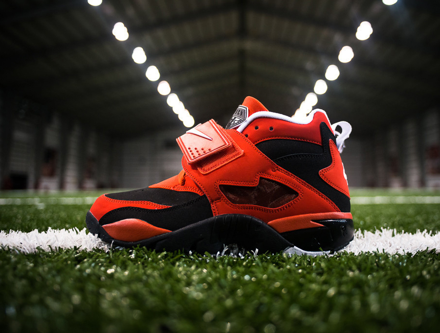 Nike Air Diamond Turf "Challenge Red" - Release Date