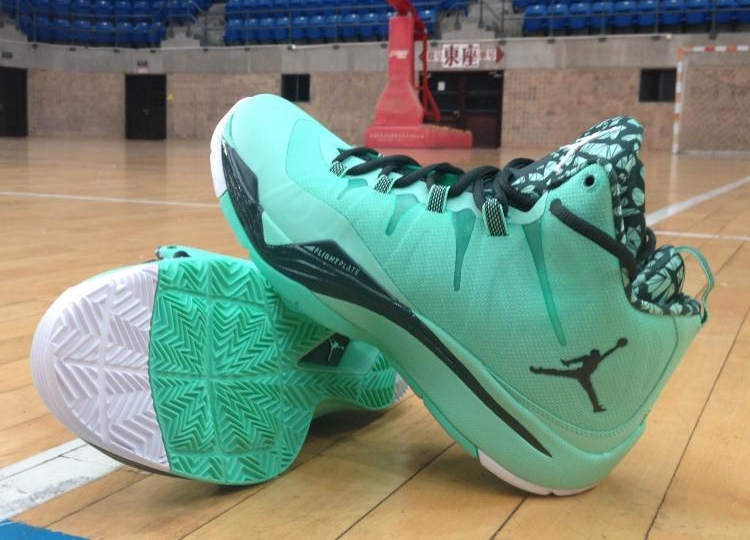Jordan Super Fly 2 Green Glow Black 01