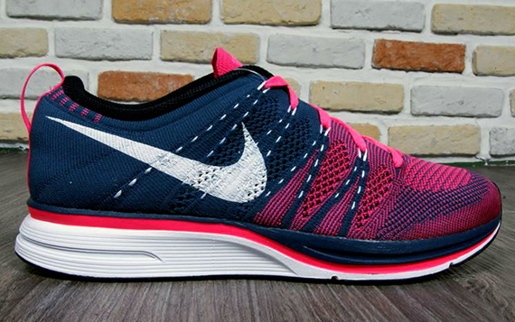 Nike Flyknit Trainer Squadron Blue Pink Flash 1