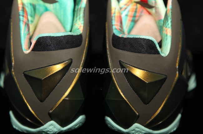Nike Lebron Xi Parachut Gold Arctic Green Dark Loden Black 03