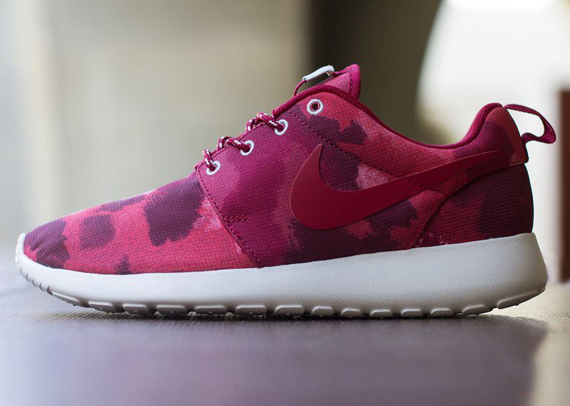 Nike Roshe Run Camo Fusion Red