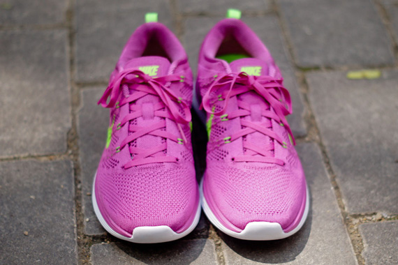 Nike Wmns Flyknit Lunar Club Pink Green 02