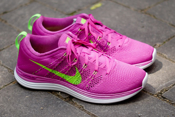 Nike Wmns Flyknit Lunar Club Pink Green 03