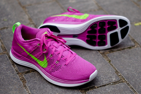 Nike Wmns Flyknit Lunar Club Pink Green 04