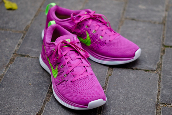 Nike Wmns Flyknit Lunar Club Pink Green 07