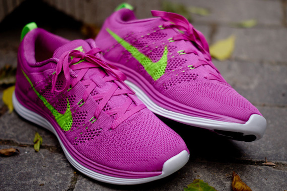 Nike Wmns Flyknit Lunar Club Pink Green 08