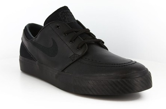 nike sb all black leather