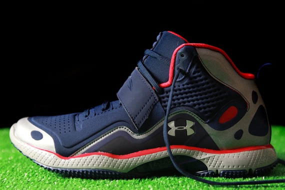 Under Armour Micro G Gridiron Trainer Rd Post