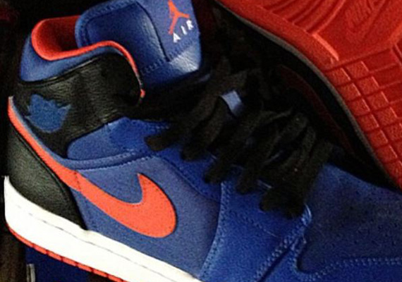 Air Jordan 1 Mid "Knicks" Sample