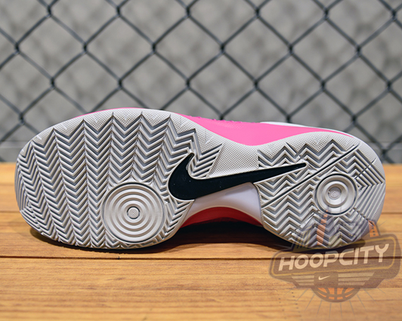 Tratado Arqueólogo materno Nike Hyperdunk 2013 "Think Pink" - SneakerNews.com