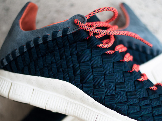 Dynamic Flywire support and Nike Free technology see the Armory Navy