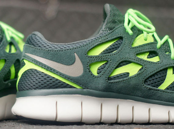 equilibrio crimen Consejo Nike Free Run+ 2 "Vintage Green" - SneakerNews.com