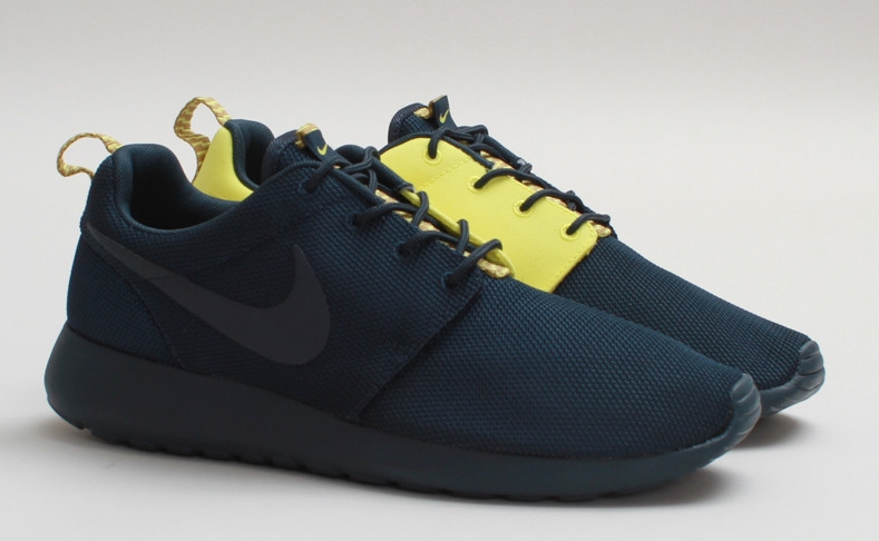 Nike Roshe Run Armory Navy Yellow 01