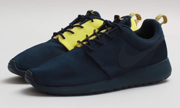Nike Roshe Run Armory Navy Yellow 03