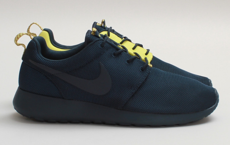 Nike Roshe Run Armory Navy Yellow 05