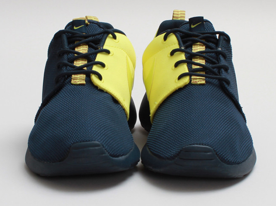 Nike Roshe Run “Split” – Armory Navy – Yellow