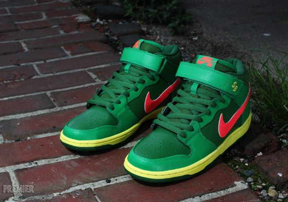 Nike SB Dunk Mid - Lucky Green - Fortress Green - Atomic Red