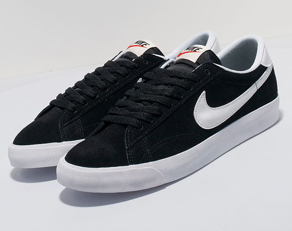 nike classic black and white