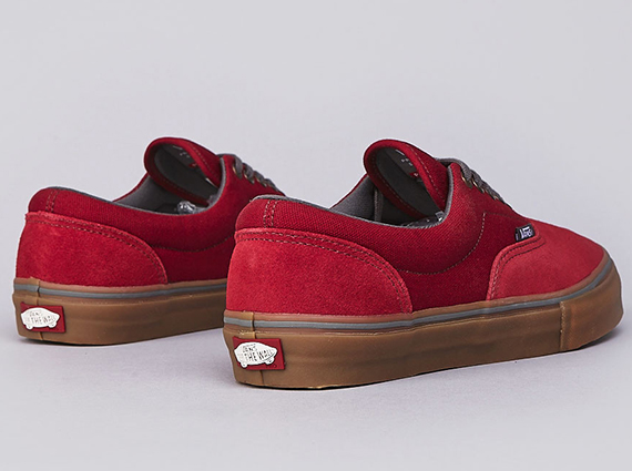 vans era red grey