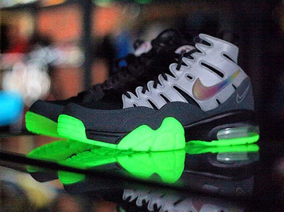 EA Sports x Nike Air Trainer Max ’94 “Glow in the Dark”