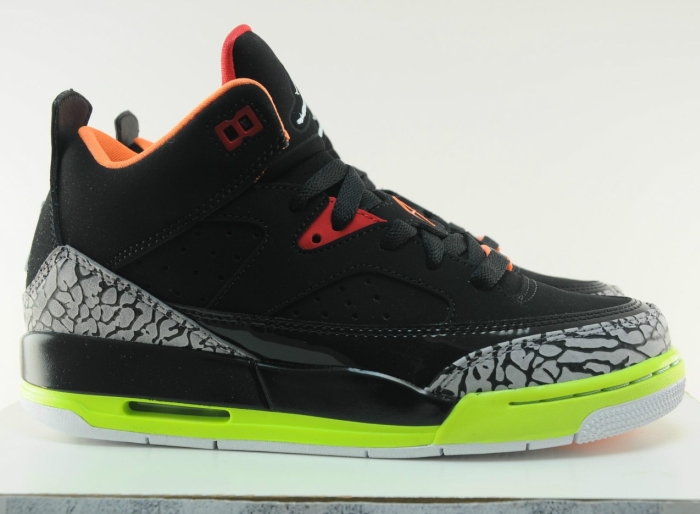 Jordan Son Of Mars Low Gs Black Light Armory Blue Volt Orange 02