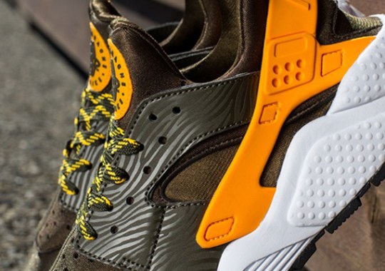 Nike Air Huarache “Zebra” – Dark Loden – Laser Orange