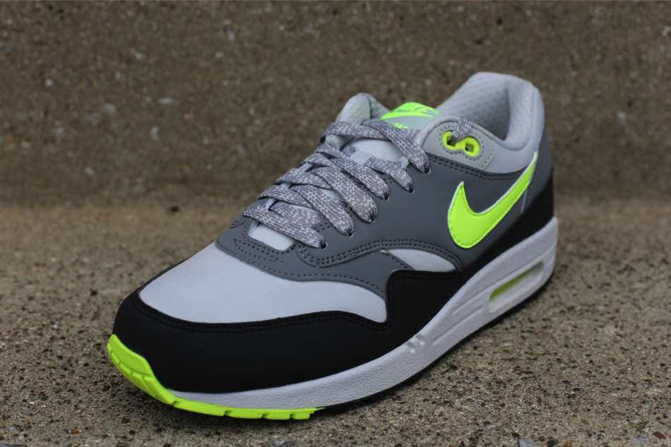 Nike Air Max 1 Essential Dusty Grey Volt Cool Grey Black 01