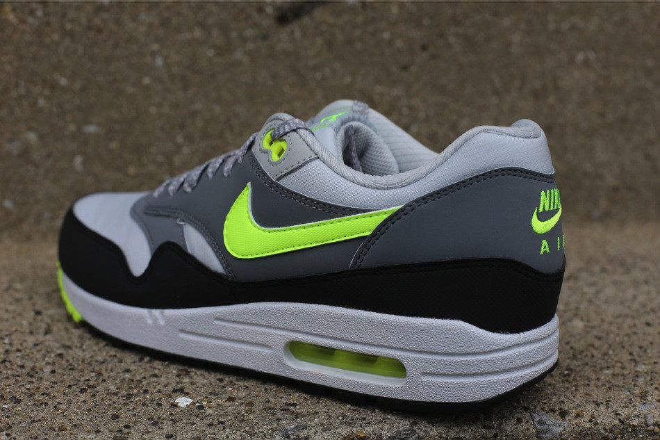 Nike Air Max 1 Essential Dusty Grey Volt Cool Grey Black 02